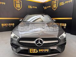 Gris / plata Usado 2021 Mercedes CLA200 Berlina | 28.990 € (Precio justo)