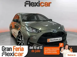 Gris / plata Usado 2021 Toyota Yaris Hybrid Active Berlina | 20.290 € (Precio justo)