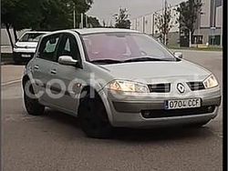 Gris / plata Usado 2002 Renault Mégane II Authentique Berlina | 2000 € (Precio justo)