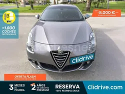 Gris / plata Usado 2014 Alfa Romeo Giulietta Distinctive Utilitario | 11.290 € (Un poco caro)