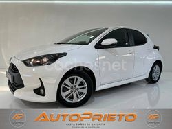 Blanco Usado 2022 Toyota Yaris Hybrid Business Edition Berlina | 15.490 € (Buen precio)