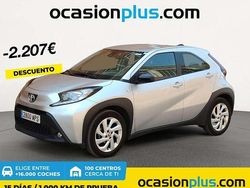 Gris Usado 2024 Toyota Aygo Play Utilitario | 13.273 € (Precio justo)