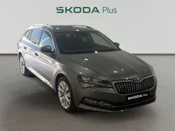 Gris Usado 2023 Skoda Superb Style Familiar | 35.690 € (Precio justo)