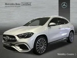 Iridiumsilver, metallic paint Usado 2023 Mercedes GLA220 AMG line SUV | 55.900 €