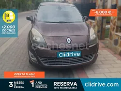 Marrón Usado 2009 Renault Scénic III Dynamique Monovolumen | 4990 € (Precio justo)