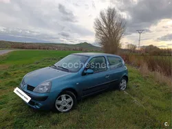 Verde Usado 2004 Renault Clio II Authentique Berlina | 2200 € (Precio justo)
