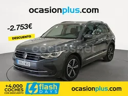 Gris / plata Usado 2023 VW Tiguan Life SUV | 30.000 € (Precio justo)