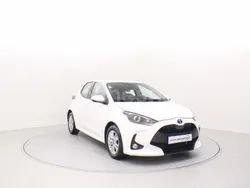 Blanco Usado 2024 Toyota Yaris Hybrid Active Berlina | 23.100 € (Un poco caro)