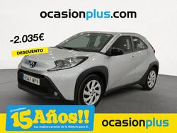 Gris Usado 2024 Toyota Aygo Play Utilitario | 14.800 € (Precio justo)
