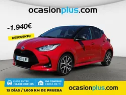 Rojo Usado 2022 Toyota Yaris Hybrid Plus Berlina | 21.350 € (Un poco caro)