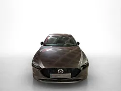 Gris / plata Usado 2024 Mazda 3 Exclusive-Line Berlina | 25.900 € (Precio justo)