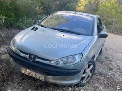 Gris / plata Usado 2004 Peugeot 206 CC Descapotable | 500 €