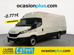 Blanco Usado 2023 Iveco Daily Berlina | 30.490 € (Precio justo)