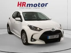 Blanco Usado 2022 Toyota Yaris Hybrid Business Edition Berlina | 18.850 € (Precio justo)