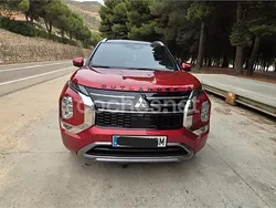Rojo Usado 2025 Mitsubishi Outlander P-HEV Edition SUV | 57.000 €