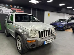Gris / plata Usado 2004 Jeep Cherokee Sport SUV | 6999 € (Caro)