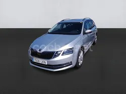 Gris / plata Usado 2020 Skoda Octavia Ambition Familiar | 19.000 € (Precio justo)