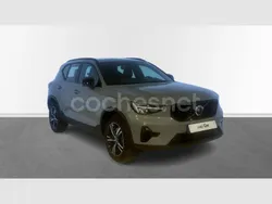 Gris / plata Usado 2024 Volvo XC40 Plus SUV | 37.900 € (Precio justo)