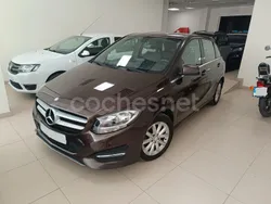 Granate Usado 2015 Mercedes B180 AMG line Monovolumen | 13.500 € (Un poco caro)