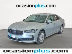 Gris plata Nuevo 2025 Skoda Superb Essence Berlina | 29.557 € (Super precio)