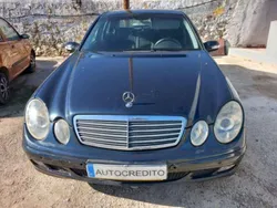 Azul Usado 2002 Mercedes E200 Berlina | 4000 €