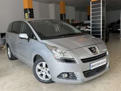 Gris Usado 2010 Peugeot 5008 Monovolumen | 5300 € (Un poco caro)
