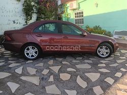 Granate Usado 2002 Mercedes C220 Elegance Berlina | 12.500 €
