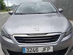Gris / plata Usado 2015 Peugeot 308 Allure Berlina | 9000 € (Precio justo)