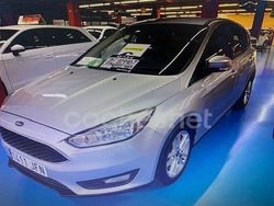 Gris / plata Usado 2015 Ford Focus Trend Berlina | 8999 € (Buen precio)