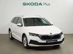 Blanco Usado 2021 Skoda Octavia Ambition Utilitario | 17.900 € (Precio justo)