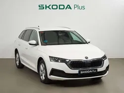 Blanco Usado 2021 Skoda Octavia Ambition Utilitario | 17.900 € (Precio justo)