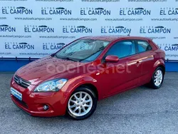 Burdeos Usado 2010 Kia ProCeed Active Utilitario | 6500 € (Precio justo)