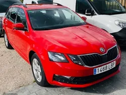 Rojo Usado 2019 Skoda Octavia Ambition Familiar | 11.900 € (Precio justo)