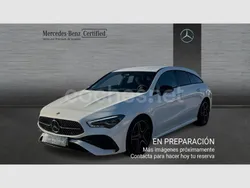 Blanco polar Usado 2024 Mercedes CLA200 Shooting Brake AMG line Familiar | 34.990 € (Buen precio)