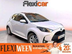 Blanco Usado 2024 Toyota Yaris Hybrid Active Utilitario | 15.490 € (Super precio)