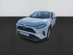 Blanco Usado 2021 Toyota RAV4 Hybrid Business Edition SUV | 27.300 € (Precio justo)