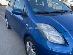 Azul Usado 2011 Toyota Yaris Berlina | 6200 € (Precio justo)