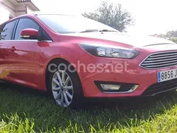 Rojo Usado 2015 Ford Focus Titanium Berlina | 8400 € (Precio justo)