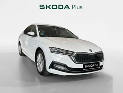 Blanco Usado 2024 Skoda Octavia Selection Berlina | 27.500 € (Precio justo)