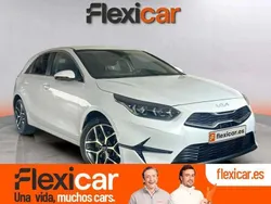Blanco Usado 2023 Kia Ceed Berlina | 15.790 € (Buen precio)