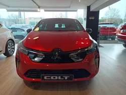 Rojo Nuevo 2025 Mitsubishi Colt | 18.900 € (Precio justo)