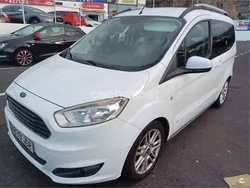 Blanco Usado 2015 Ford Tourneo Courier Titanium Monovolumen | 8000 € (Caro)