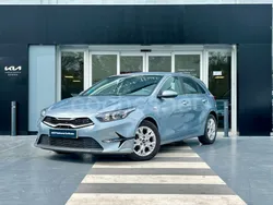 Gris / plata Usado 2024 Kia Ceed Berlina | 18.900 € (Precio justo)