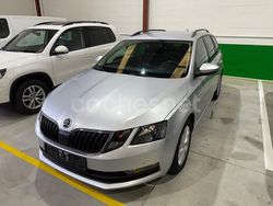 Gris / plata Usado 2019 Skoda Octavia Ambition Familiar | 11.900 € (Precio justo)