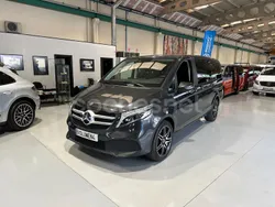 Gris / plata Usado 2022 Mercedes V220 Monovolumen | 58.900 €