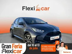 Gris Usado 2023 Toyota Yaris Hybrid Active Berlina | 21.690 € (Precio justo)