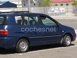 Azul Usado 2003 Kia Carens LX Monovolumen | 2400 €