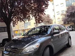 Gris / plata Usado 2011 Kia ProCeed Active Utilitario | 7000 € (Precio justo)