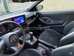 Gris / plata Usado 2024 Toyota Yaris Berlina | 51.900 €