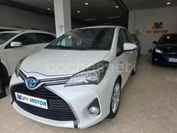Blanco Usado 2016 Toyota Yaris Hybrid Advance Berlina | 11.600 € (Precio justo)